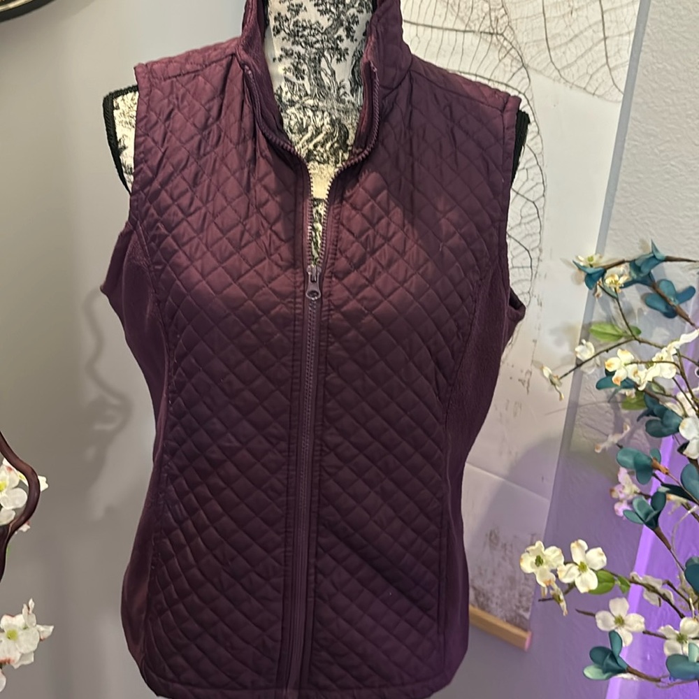 Izod vest